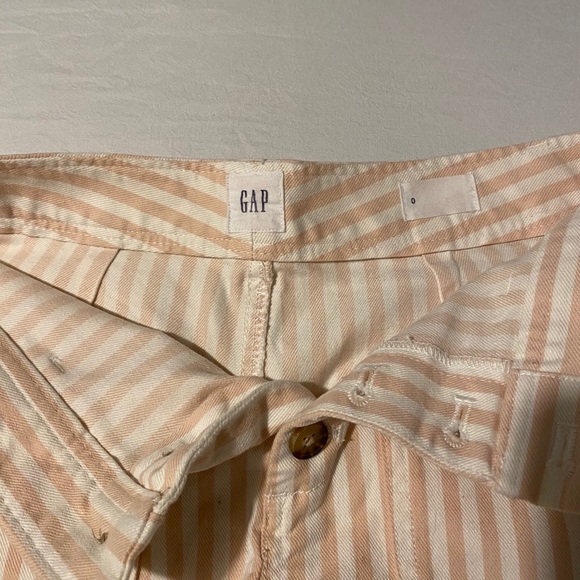 Gap women’s high waisted shorts - Picture 3 of 3